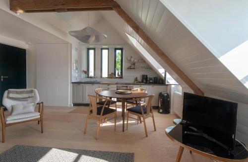 Sauzon Apartment | Studio moderne avec vue mer à Sauzon - FR-1-418-191