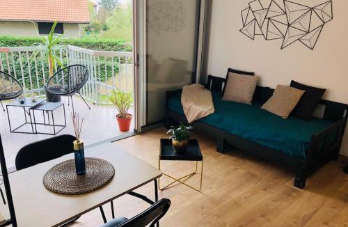 Romans-sur-Isere Apartment | Studio Moderne, Terrasse et Parking