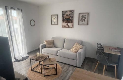 Dompierre-sur-Mer Apartment | Studio near La Rochelle