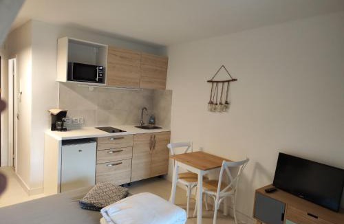 Mandelieu-La-Napoule Apartment | Studio NEUF - Cannes Marina - Terrasse & Piscine