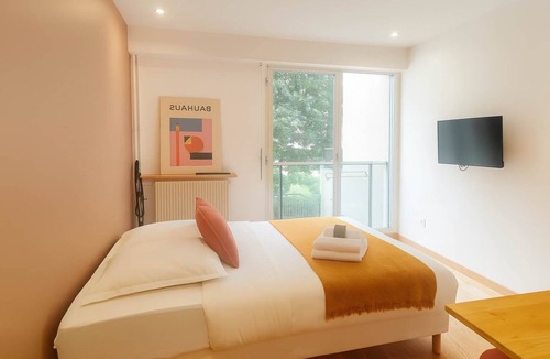 Combat Apartment | Studio Paris 19eme Metro Proche, Calme Confort