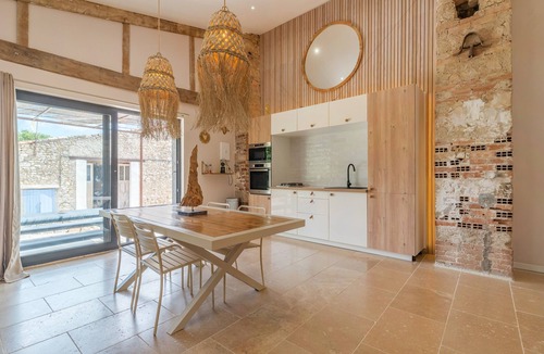 Esparron Apartment | Studio 'Petit Loft A La Campagne' with shared pool, balcony and air conditioning