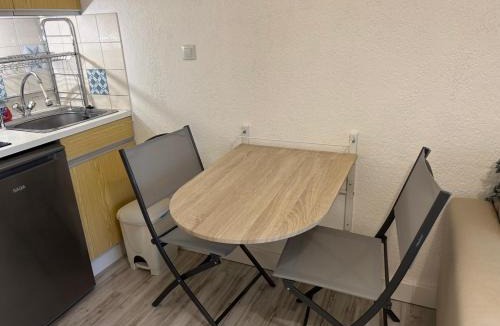 Saint-Mandrier-sur-Mer Apartment | Studio Pin Rolland, presqu’île Saint-Mandrier