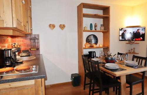 Samoens Apartment | Studio rénové au centre avec balcon et parking - FR-1-624-106