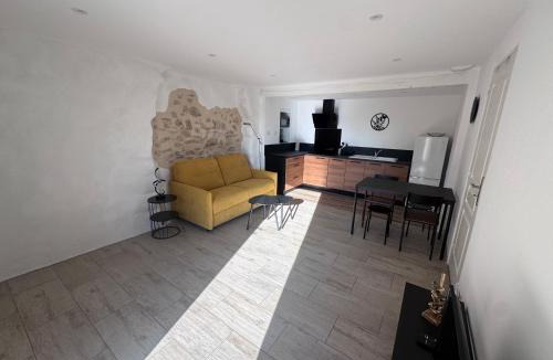 Caumont-sur-Durance Apartment | Studio Rénové de Charme en Provence