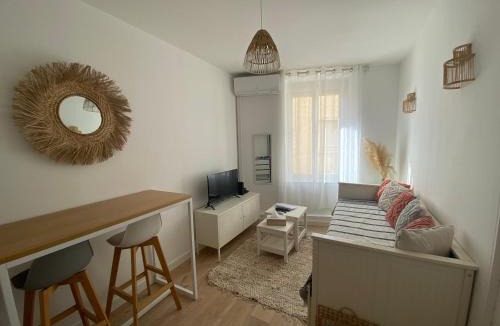 Les Sablettes Apartment | Studio ROMY les pieds dans l'eau 10 m de la mer