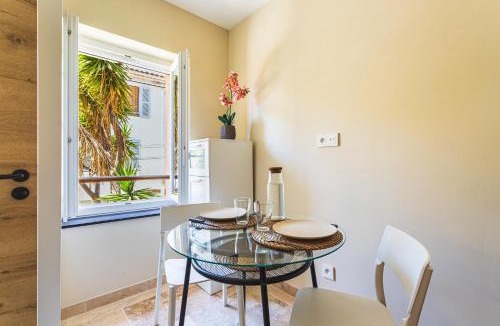 Hyeres City Centre Apartment | Studio Tom & Cé - Climatisé au centre-ville