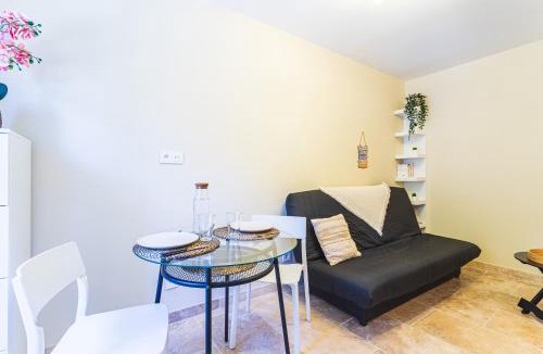 Hyeres City Centre Apartment | Studio Tom & Cé - Climatisé au centre-ville