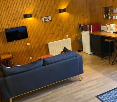 Parthenay Apartment | Studio vintage