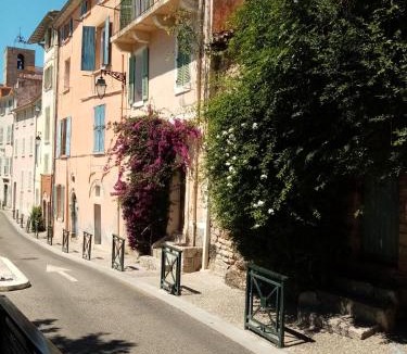 Hyeres City Centre Apartment | Studio vue mer