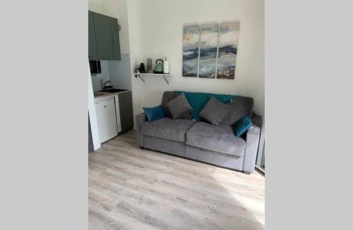 Le Dramont Apartment | STUDIO VUE MER/PARKING PRIVATIF