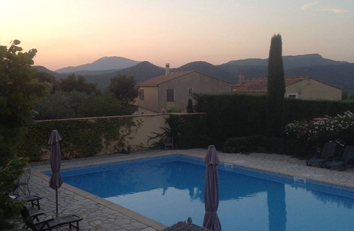 Rasteau Apartment | Studio with a pool, ideal for cyclists and athletes. Pets allowed
