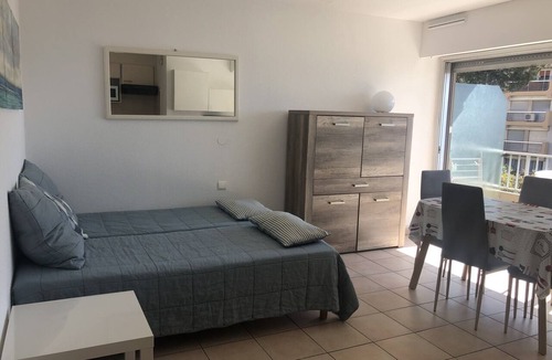 Saint-Raphael Apartment | Studio with Balcony Near Beach and Shops, Free Wi-Fi