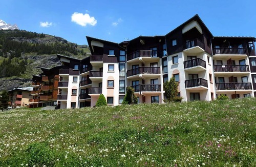 Lanslevillard Apartment | Studio with loft - Sleeps 4