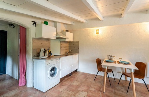 Apt Apartment | Studio with Pool in the Luberon – Maison Marvic