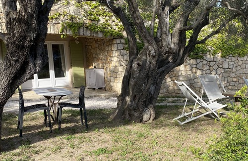 Sanary-sur-Mer Apartment | Studio with private garden in Sanary