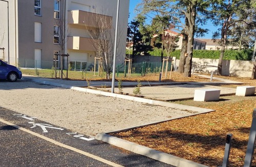 Valence Apartment | Studio with private parking - Near schools & hospital - Valence