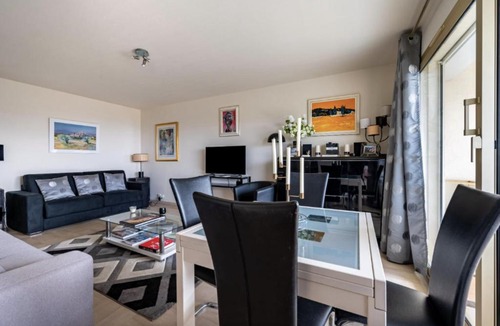 Mougins Apartment | Studio with sea and pool view