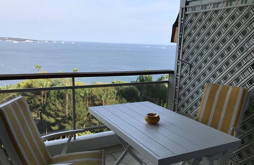 Vallauris Apartment | Studio with sea view at Mirandole