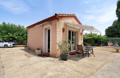 Montayral Apartment | Studio with Shared Pool, Wi-Fi, and Air Conditioning