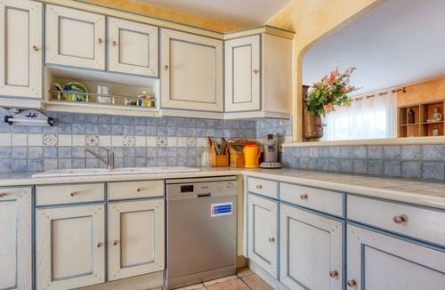 Saint-Germain-dEsteuil House | Stunning private villa for 6 people with private pool, WIFI, TV, terrace and pets allowed