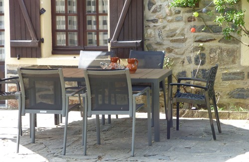 Guipry-Messac House | Stunning Brittany cottage right on the bank of the River Vilaine.