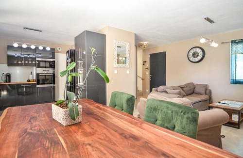 Raphele-les-Arles House | Stunning home in Arles
