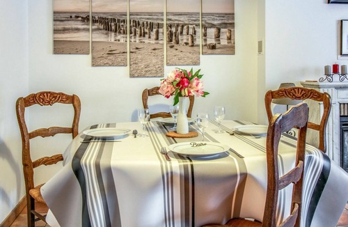 La Richardais House | Stunning private villa for 4 guests with WIFI, TV, terrace and parking