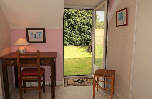 Ploumilliau House | Stunning private villa for 5 guests with WIFI, pool, TV and terrace