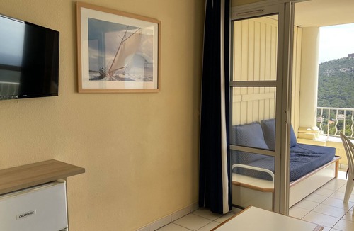 Le Dramont Apartment | Sublime ocean view Access to all swimming pools offered. Comfortable and clean