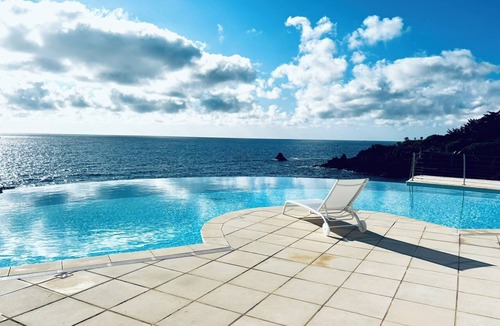 Espero-Pax Apartment | Sublime sea view, heated pool, garden, direct sea access to the Corniche d'or