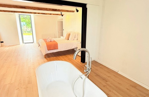 Figarol Bed & Breakfast | Suite - Îlot bath -Pyrenees view- Private entrance