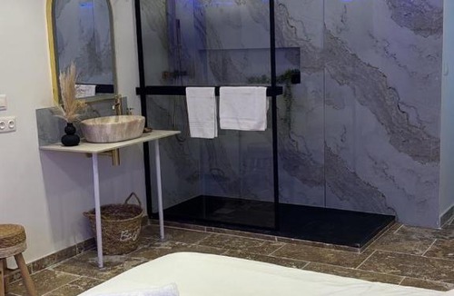 Rochegude Apartment | Suite avec jacuzzi DOLCE NOTTE