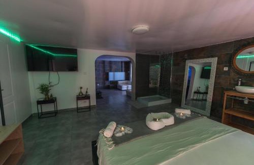 Chateauneuf-les-Martigues Apartment | Suite Eclipse Jacuzzi Privatif