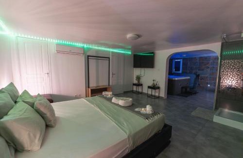 Chateauneuf-les-Martigues Apartment | Suite Eclipse Jacuzzi Privatif