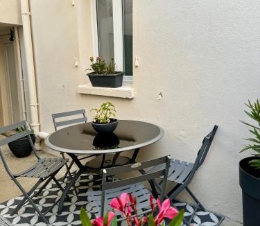 Chateauneuf-du-Faou Apartment | Suite Fleurs des champs