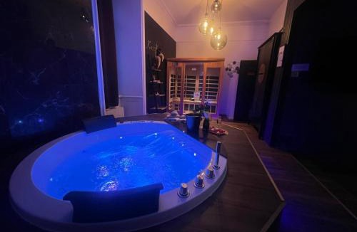 Quimperle Apartment | SUITE KASSIOPEE, romantisme, balnéo, sauna