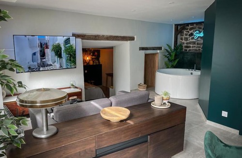 Saint-Chamond Apartment | Suite Luxueuse Jacuzzi SUITE AMANTIS By Noma