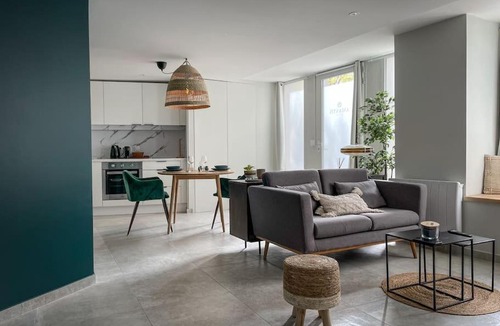 Saint-Chamond Apartment | Suite Luxueuse Jacuzzi SUITE AMANTIS By Noma