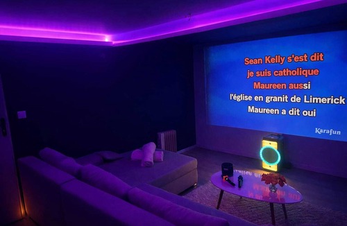 Saint-Joseph Bed & Breakfast | Suite, SPA Jacuzzi, Cinema & Karaoke - Romantic getaway or with friends!