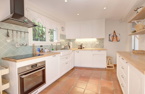 Cap-d'Antibes Villa | Sun-Drenched Cap d'Antibes Villa with Panoramic Sea Views & Expansive Terrace 🌊