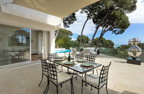 Cap-d'Antibes Villa | Sun-Drenched Cap d'Antibes Villa with Panoramic Sea Views & Expansive Terrace 🌊