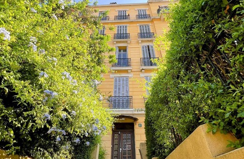 Hyeres City Centre Apartment | Superb air-conditioned 2-bedroom apartment in the center of Hyères