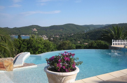 Favone Villa | Superb infinity pool villa with stunning sea views in Favone