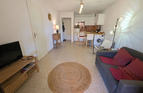 Le Dramont Apartment | Superb T2 apartment 3 minutes walk from Cap Long beach