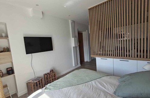 Bussiere - Cadiere Apartment | Superbe Studio Rénové Proche Métro Avec Garage