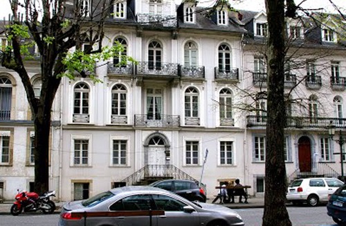 Bagneres-de-Luchon Apartment | Surprising apt T2 42m²/4 pers/1 ch/equipped kitchen/living room/HEATED POOL
