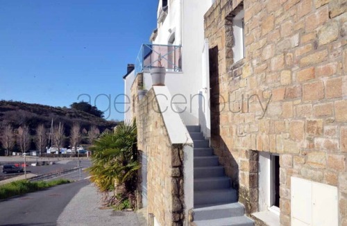 Sauzon Apartment | T2 apartment with terrace and view of Sauzon ria