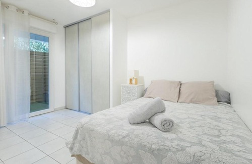 Sainte-Anne Apartment | T2 - Cocon du Lancier - Terrasse et Parking