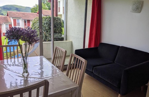 Souraide Apartment | T3 pays du piment d'Espelette - résidence avec piscine chauffée